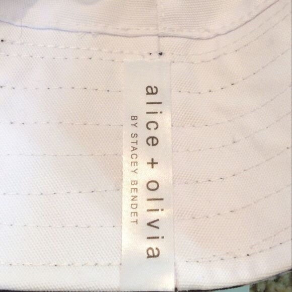 NWT 𝅺ALICE + Olivia Reversible Bucket Hat - Picture 7 of 8